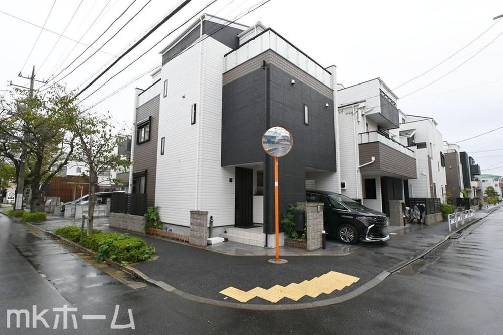Modern 3-Story House in Edogawa, Tokyo | 3LDK+S Corner Lot - Thumbnail 2