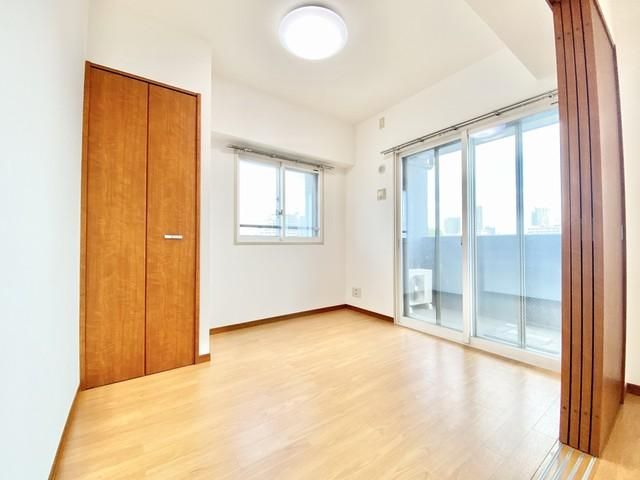 Top Floor Corner 2LDK Apartment in Kawaguchi, Saitama - Thumbnail 4