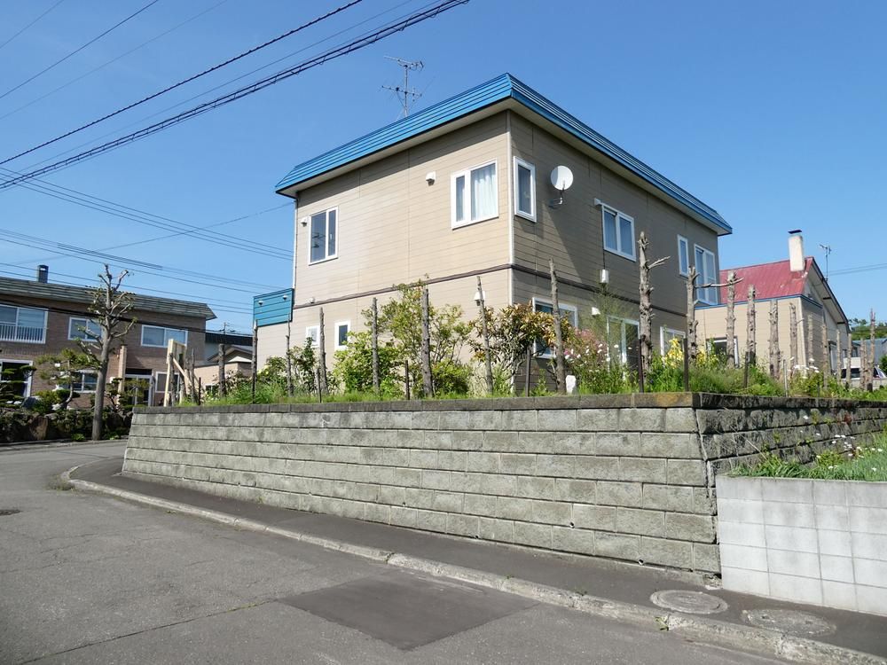 Land for Sale in Atsubetsu-ku, Sapporo - 267.75 sqm Corner Lot - Thumbnail 2
