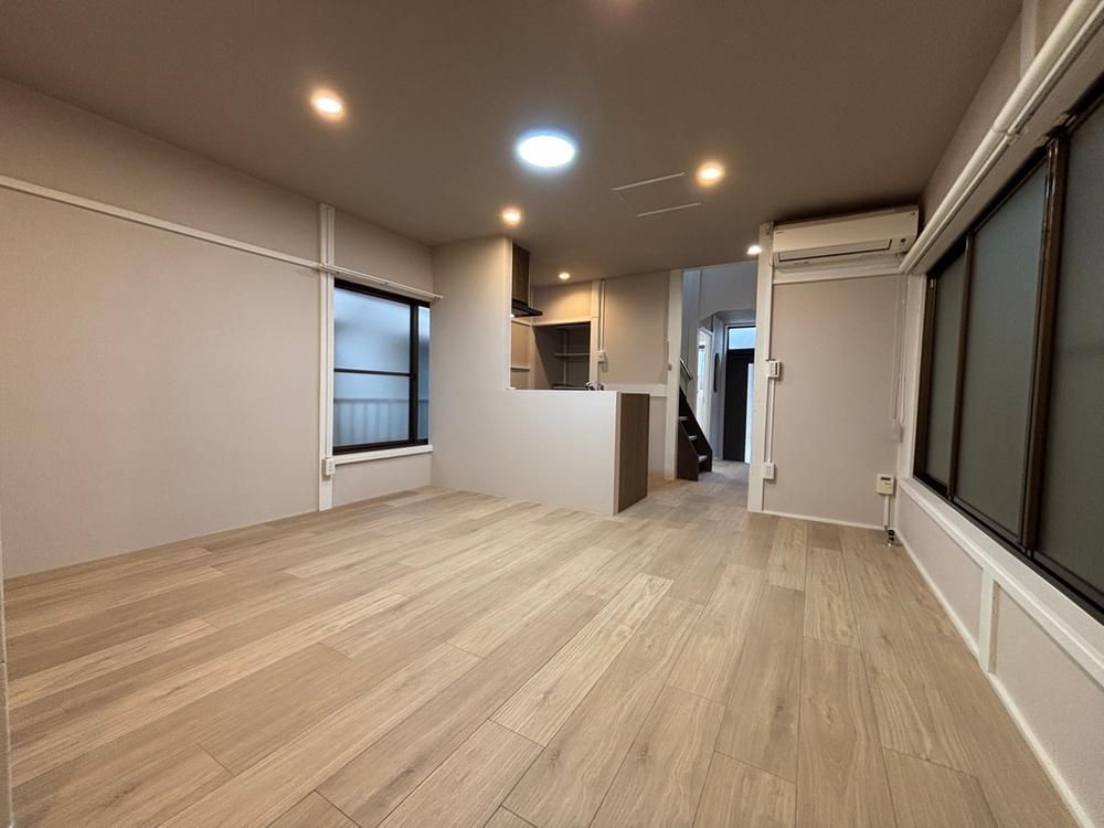 Renovated 2LDK House for Sale in Ebisu, Shibuya - Thumbnail 2