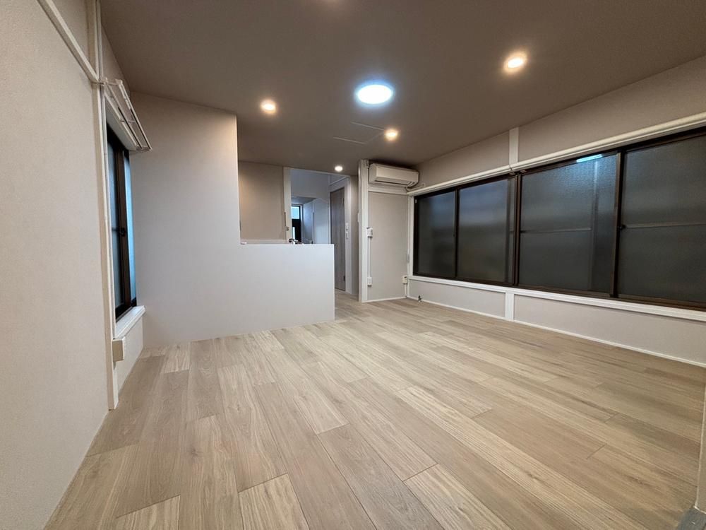 Renovated 2LDK House for Sale in Ebisu, Shibuya - Thumbnail 3