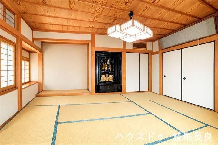 Spacious 7LDK House for Sale in Gifu City with Large Land - Thumbnail 4