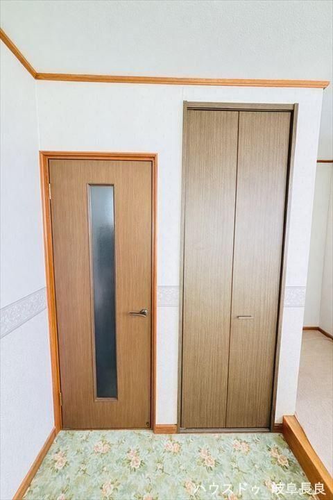 Spacious 7LDK House for Sale in Gifu City with Large Land - Thumbnail 3