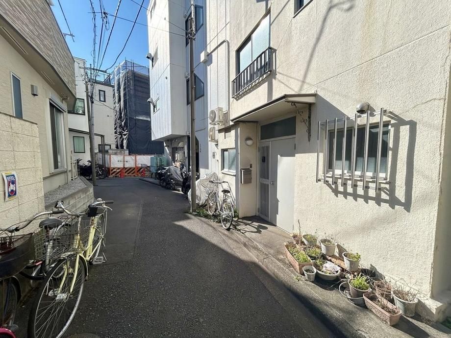 7DK House in Nakano, Tokyo with Rooftop Terrace - Image 1