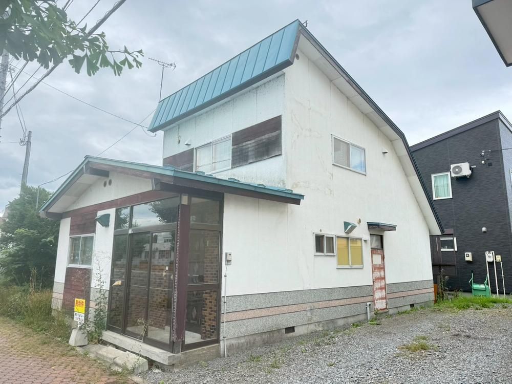 4LDK Detached House for Sale Near Higashi-Asahikawa Station, Asahikawa - Thumbnail 2