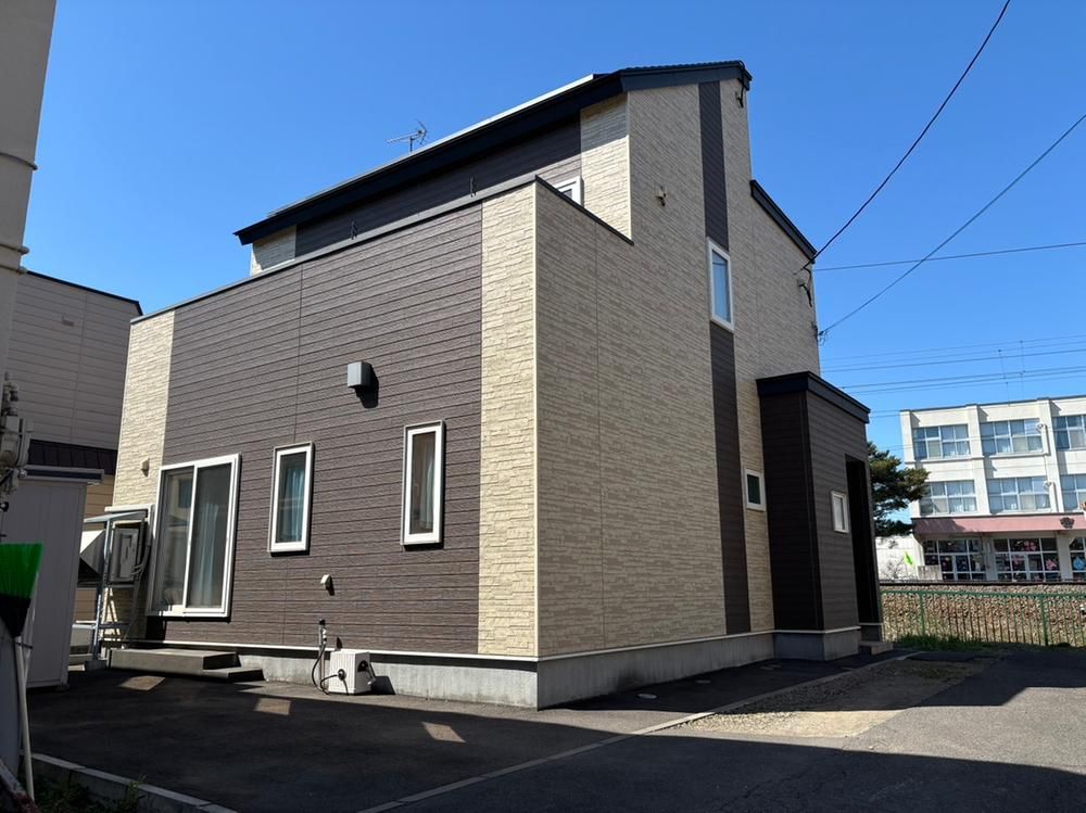 4LDK House for Sale Near Taihei Station in Sapporo, Hokkaido - Thumbnail 3