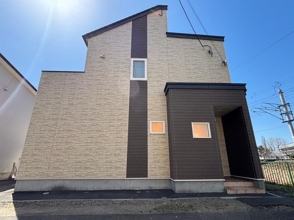 4LDK House for Sale Near Taihei Station in Sapporo, Hokkaido - Thumbnail 2