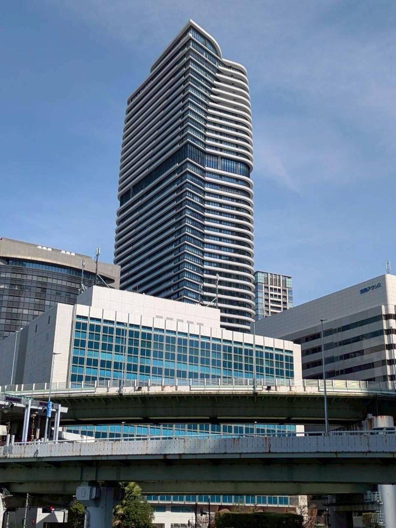 Brillia Tower Dojima 2LDK Apartment in Osaka Kita-ku - Thumbnail 2