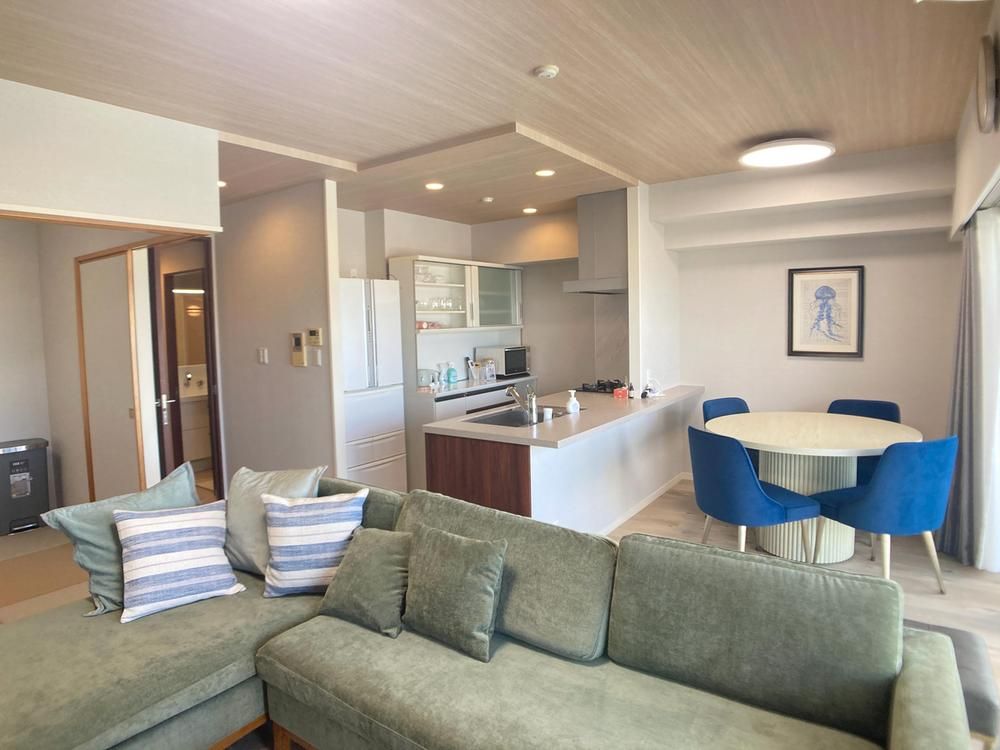 3LDK Apartment with Ocean View in Chatan, Okinawa for Sale - Thumbnail 3