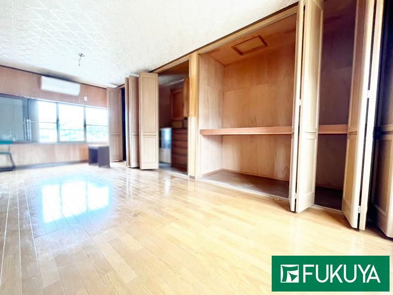 5LDK Japanese-Style House with 267m2 Land in Izumi, Osaka - Thumbnail 4