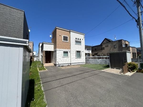 4LDK Detached House for Sale in Higashi-ku, Sapporo - Thumbnail 2