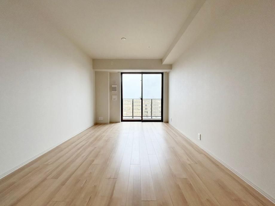 2LDK Apartment for Sale in Nishi-Shinjuku, Tokyo - Thumbnail 2