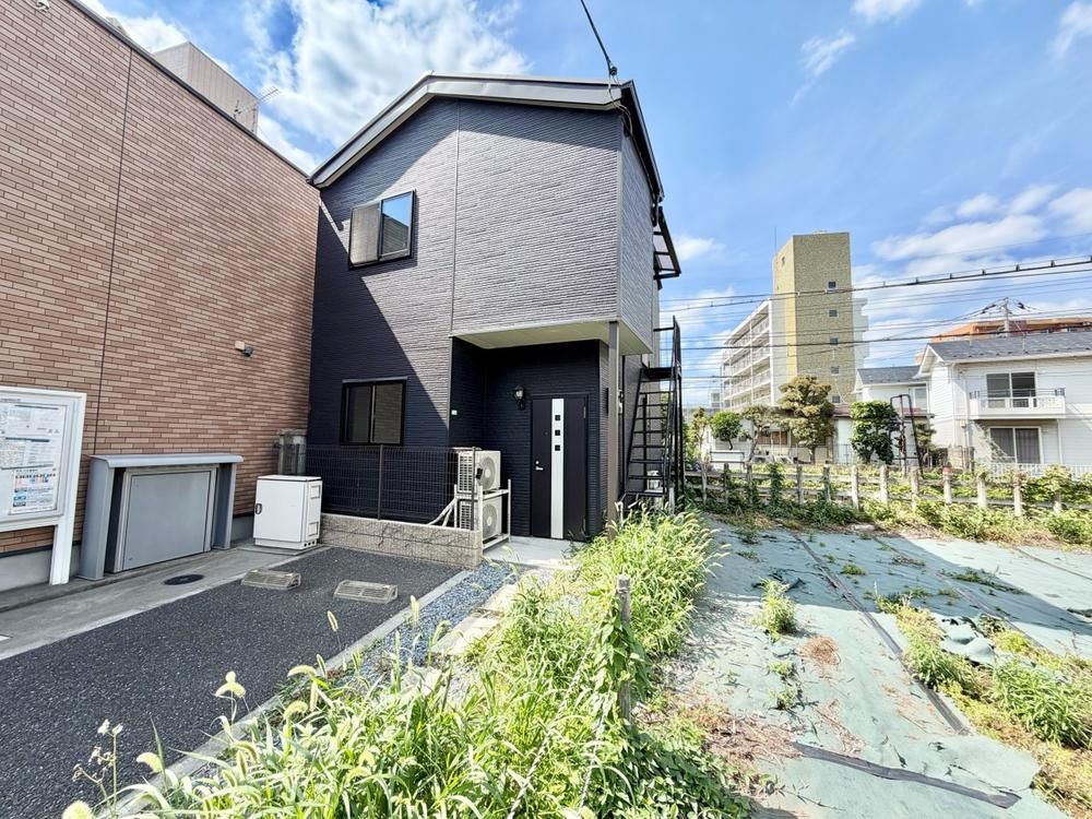 Renovated 2-Story House Near Kami-Shakujii Station, Nerima - Thumbnail 4