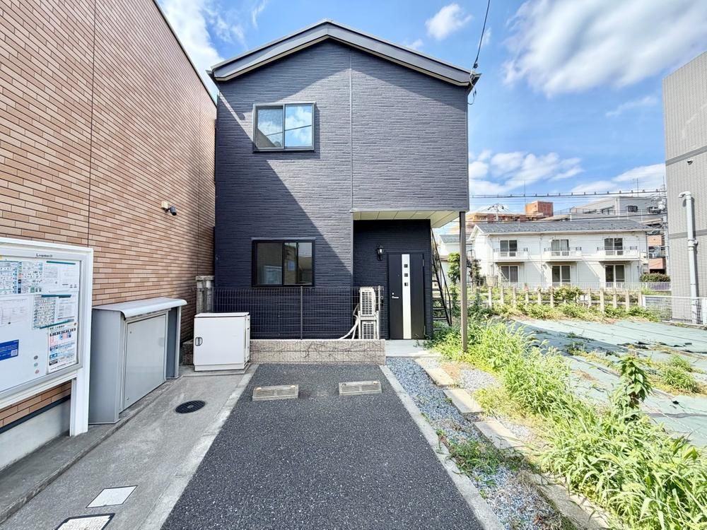 Renovated 2-Story House Near Kami-Shakujii Station, Nerima - Thumbnail 2
