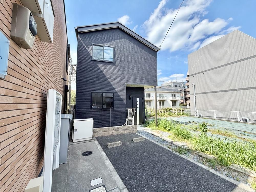 Renovated 2-Story House Near Kami-Shakujii Station, Nerima - Thumbnail 3