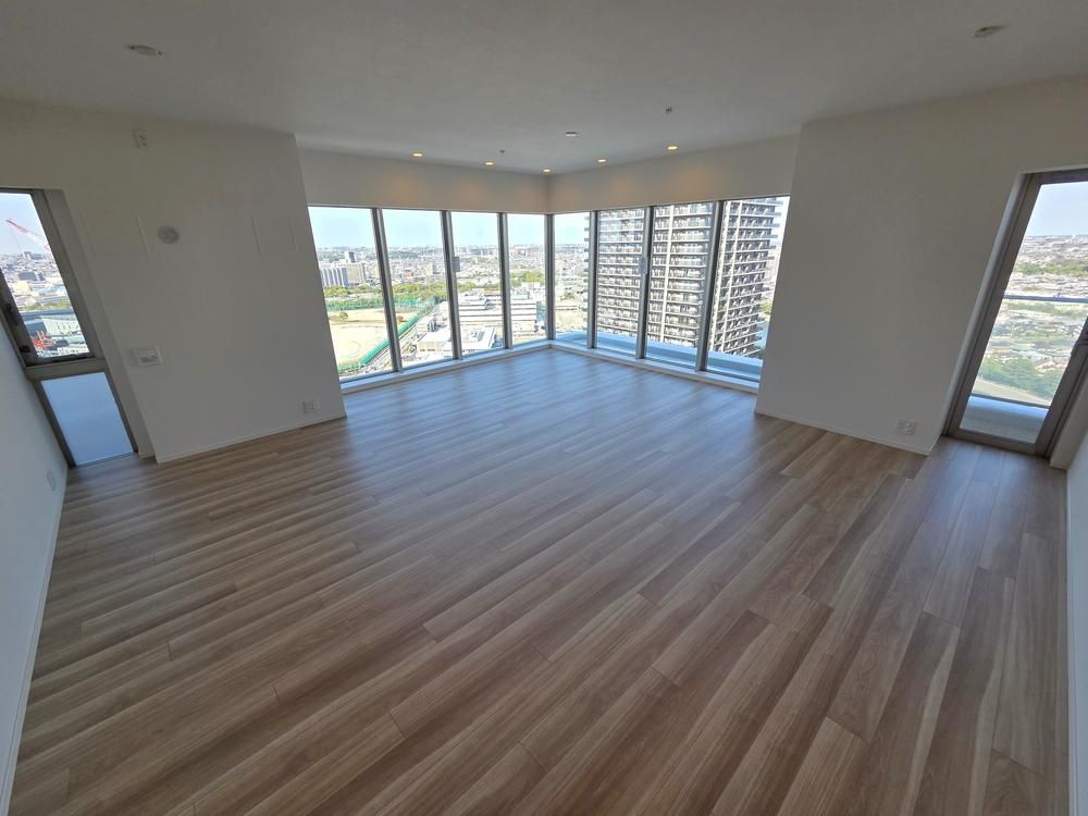 New 2LDK Apartment for Sale in Makuhari Bay Park, Chiba - Thumbnail 3