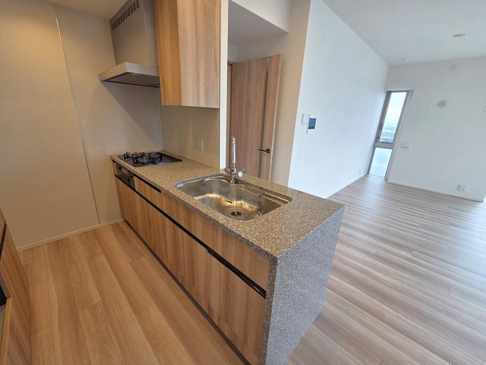 New 2LDK Apartment for Sale in Makuhari Bay Park, Chiba - Thumbnail 4