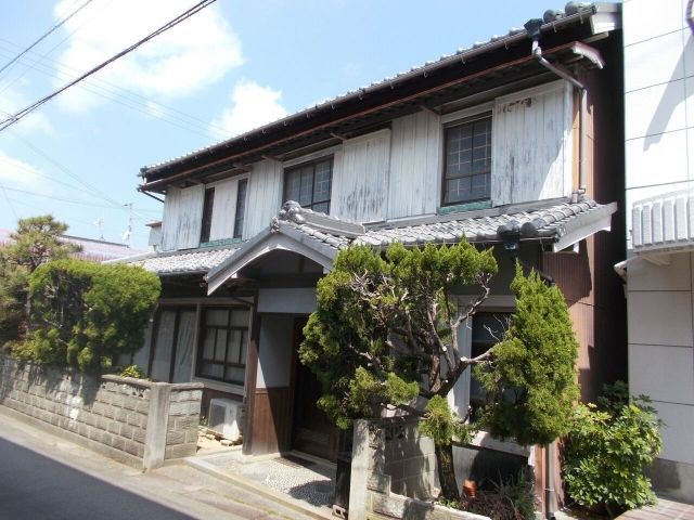 Large 12SDK Wooden & RC House Near Beach in Minamiawaji, Hyogo - Thumbnail 2