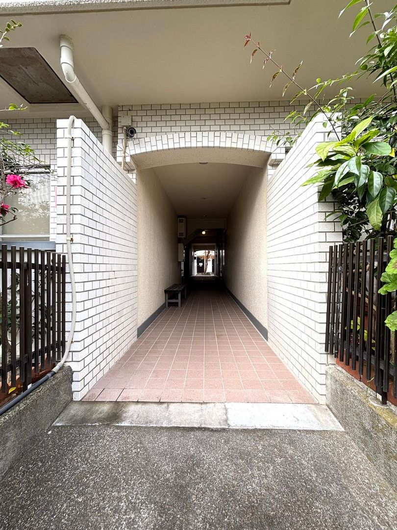 4LDK Apartment with Ocean View in Kamakura, Kanagawa - Image 1