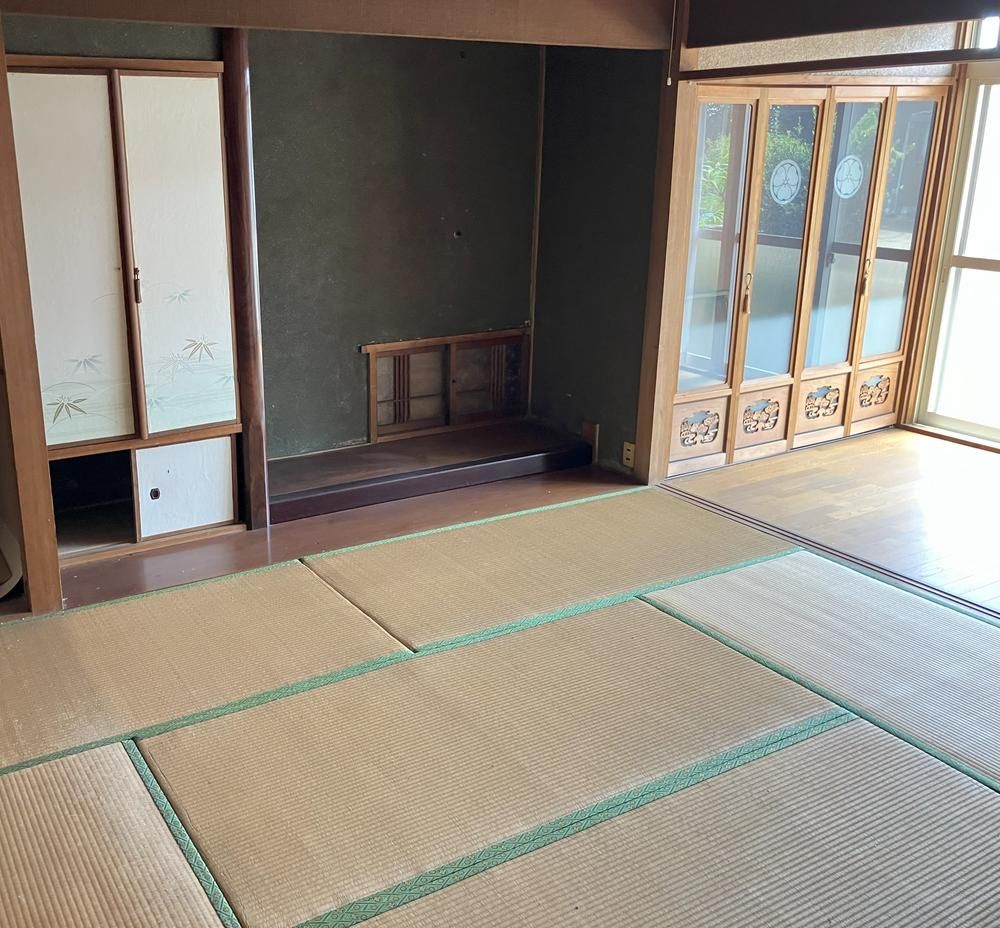 6DK House for Renovation in Kurume, Fukuoka | 260m² Land - Thumbnail 4