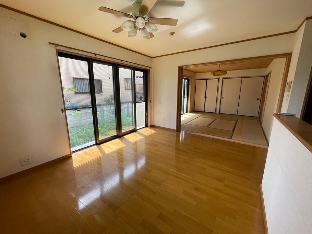 5LDK Two-Generation House for Sale in Akiruno, Tokyo - Thumbnail 2