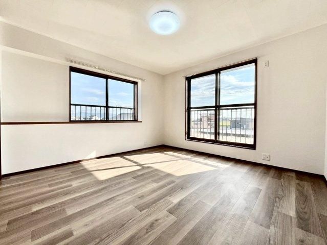 Renovated 3LDK House with 8-Car Parking in Chikusei, Ibaraki - Thumbnail 3