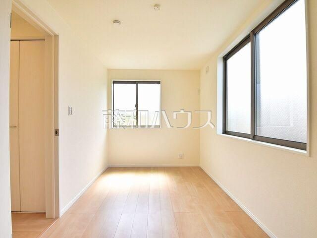 Modern 2LDK+S House for Sale in Hachioji, Tokyo - Thumbnail 2