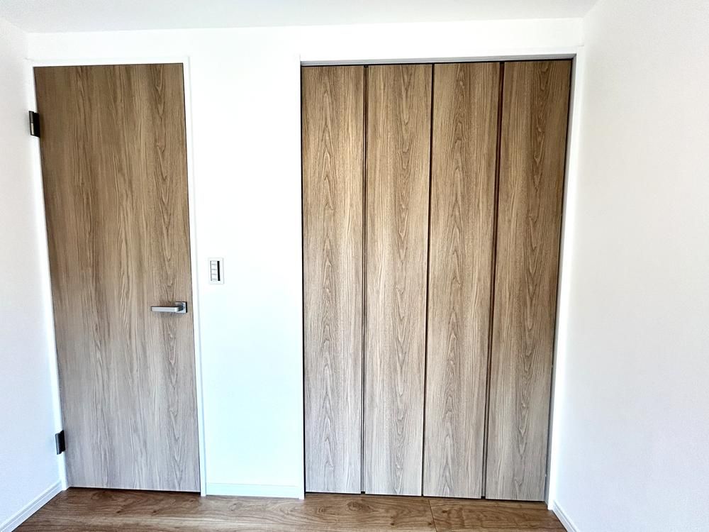 Renovated 2LDK Apartment for Sale in Minami Ward, Yokohama - Thumbnail 3