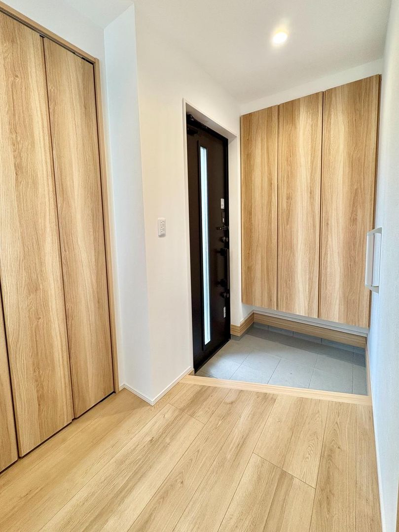 3LDK House on Corner Lot in Nishi Ward, Saitama City - Thumbnail 2