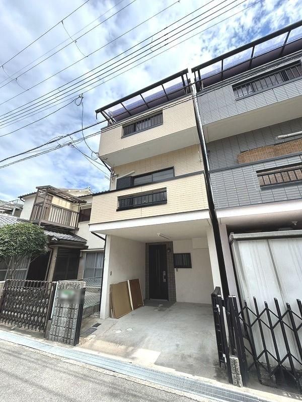 Renovated 3DK House for Sale in Takatsuki, Osaka - Thumbnail 2