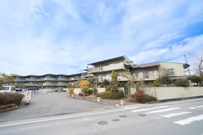 4LDK Condominium in Nara City with Open Views — House, Nara, Nara