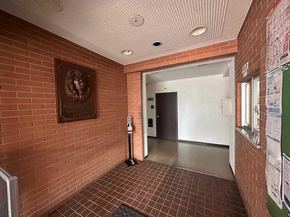 Renovated 3LDK Apartment Near Nishi-Juhachi-Chome Station, Sapporo - Thumbnail 4
