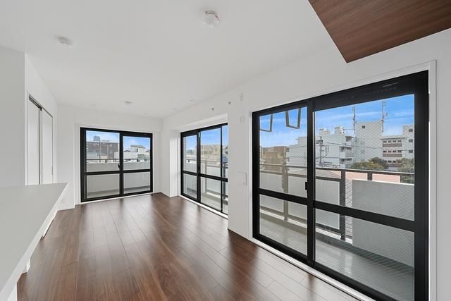 3LDK Apartment for Sale in Kawasaki, Kanagawa - 61.56m2 - Thumbnail 4