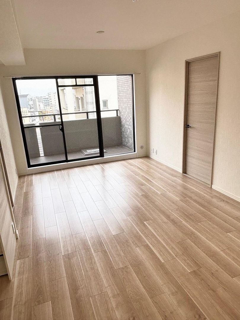 Verve Uehonmachi 3LDK Renovated Apartment for Sale in Osaka - Thumbnail 4