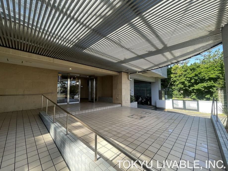 3LDK Apartment for Sale in Chigasaki, Kanagawa - Image 1