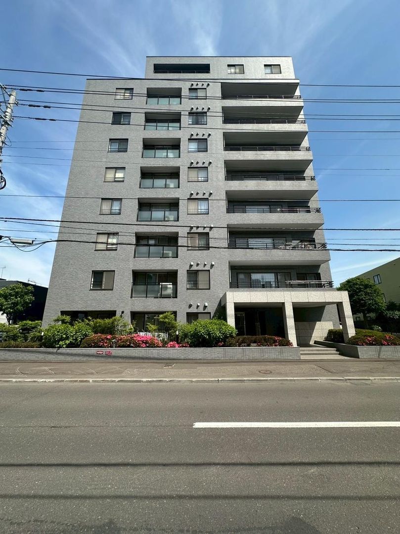 3LDK Apartment for Sale Near Maruyama Park, Sapporo - Thumbnail 2