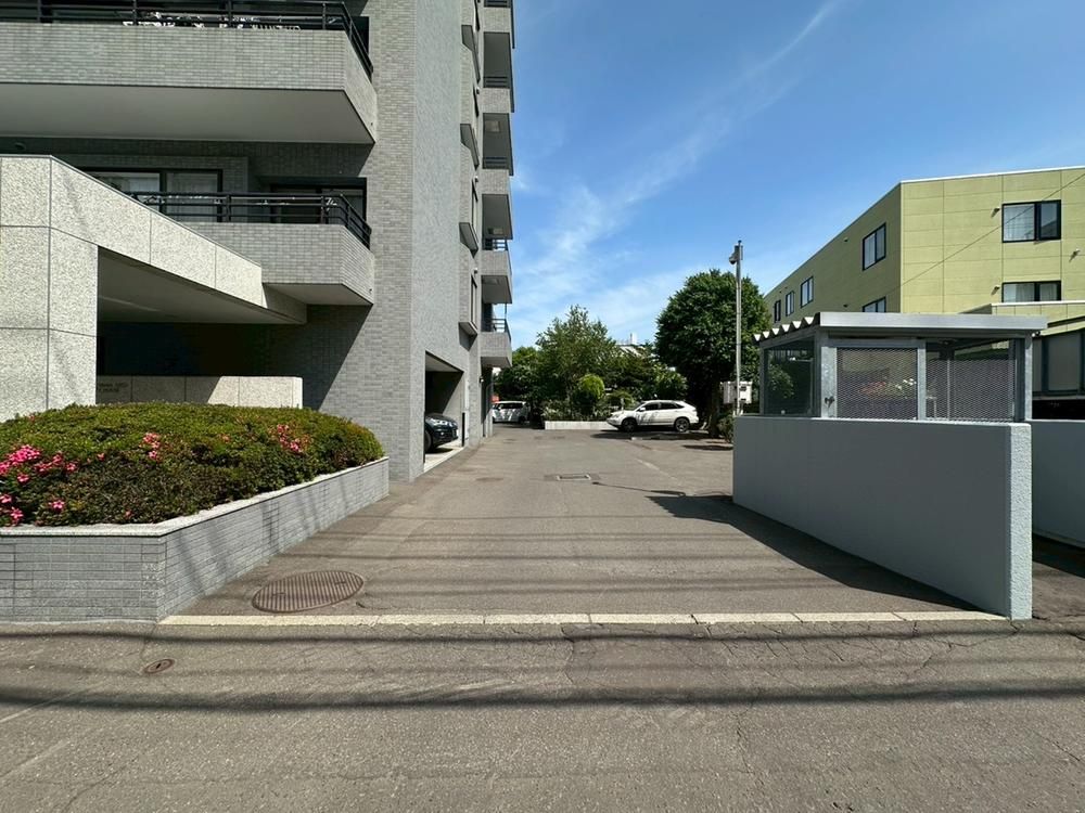 3LDK Apartment for Sale Near Maruyama Park, Sapporo - Thumbnail 4