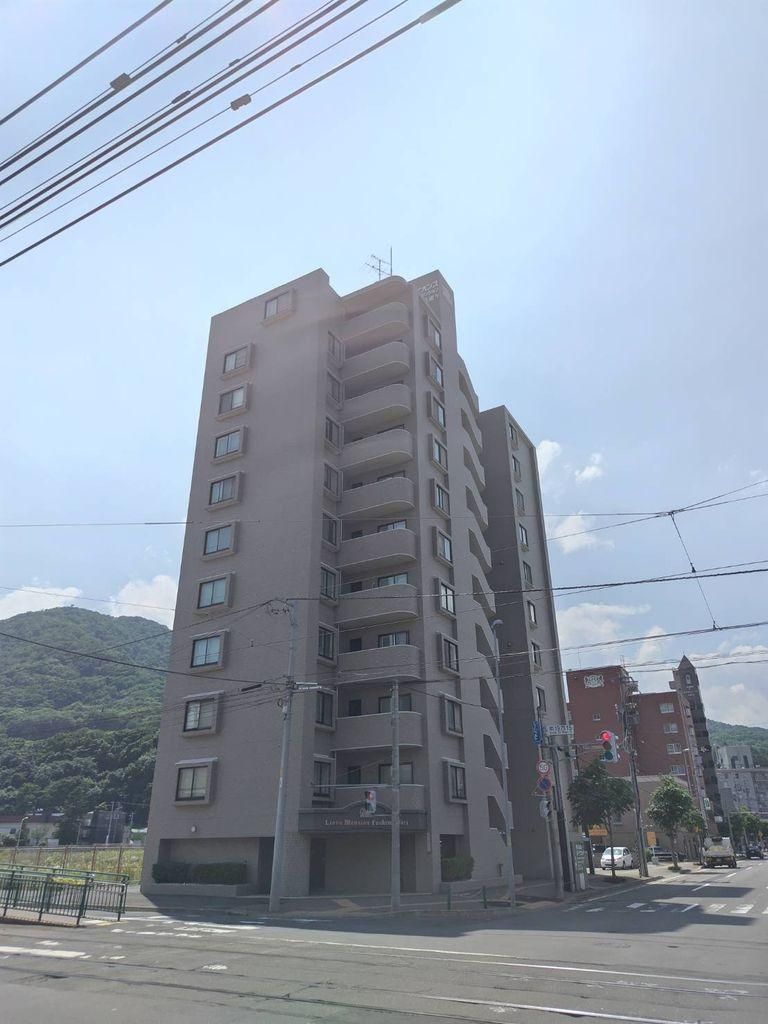 4LDK Apartment for Sale in Chuo-ku, Sapporo, Hokkaido - Image 1