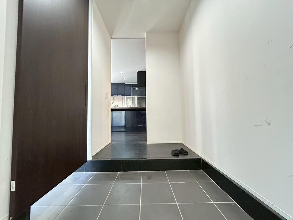 6LDK RC House for Sale in Yomitan, Okinawa - 255m2 - Thumbnail 3