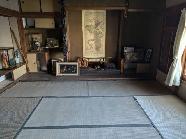 Spacious 9DK Wooden House with Land in Minamiawaji, Hyogo - Thumbnail 3