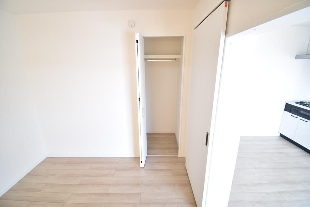 Renovated 2LDK Apartment in Minami-Ota, Yokohama - Thumbnail 4