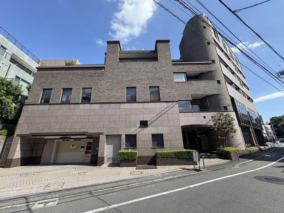 Harajuku Grand Hills 2LDK+S Apartment in Shibuya, Tokyo - Thumbnail 2