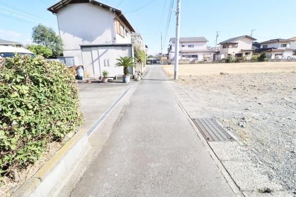 4.8 Million Yen 4DK House with Large Garden in Fuji City - Thumbnail 3