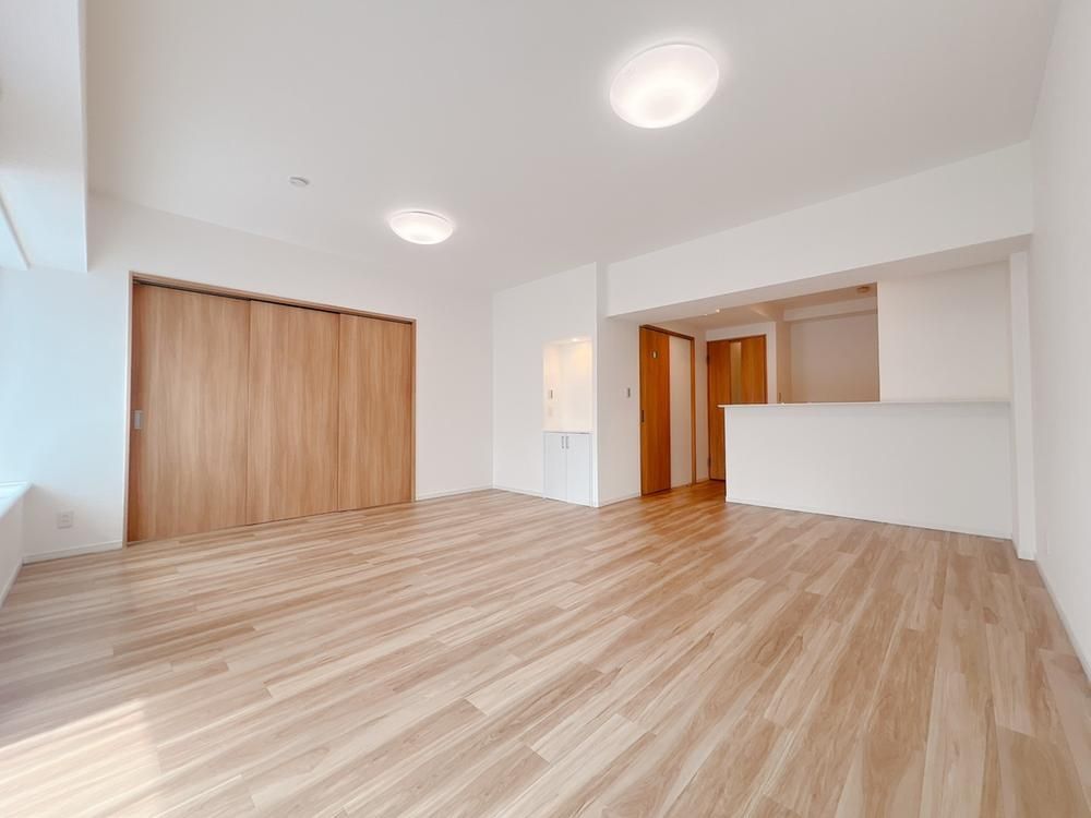 3LDK Renovated Apartment in Tsurumi, Yokohama - Thumbnail 2