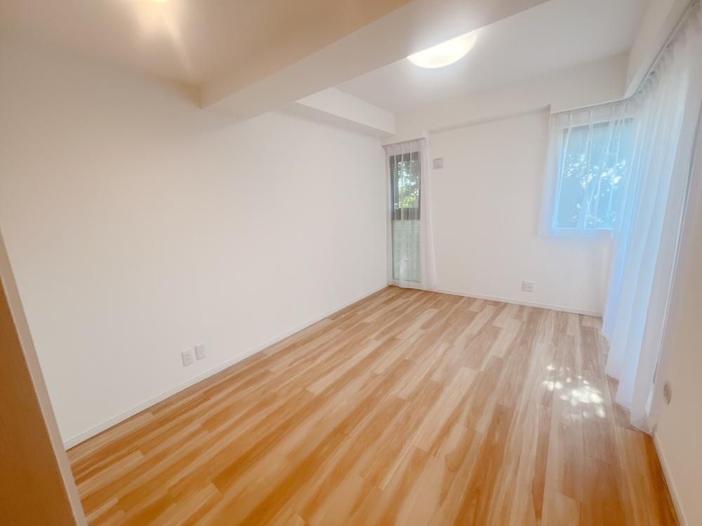 3LDK Renovated Apartment in Tsurumi, Yokohama - Thumbnail 4