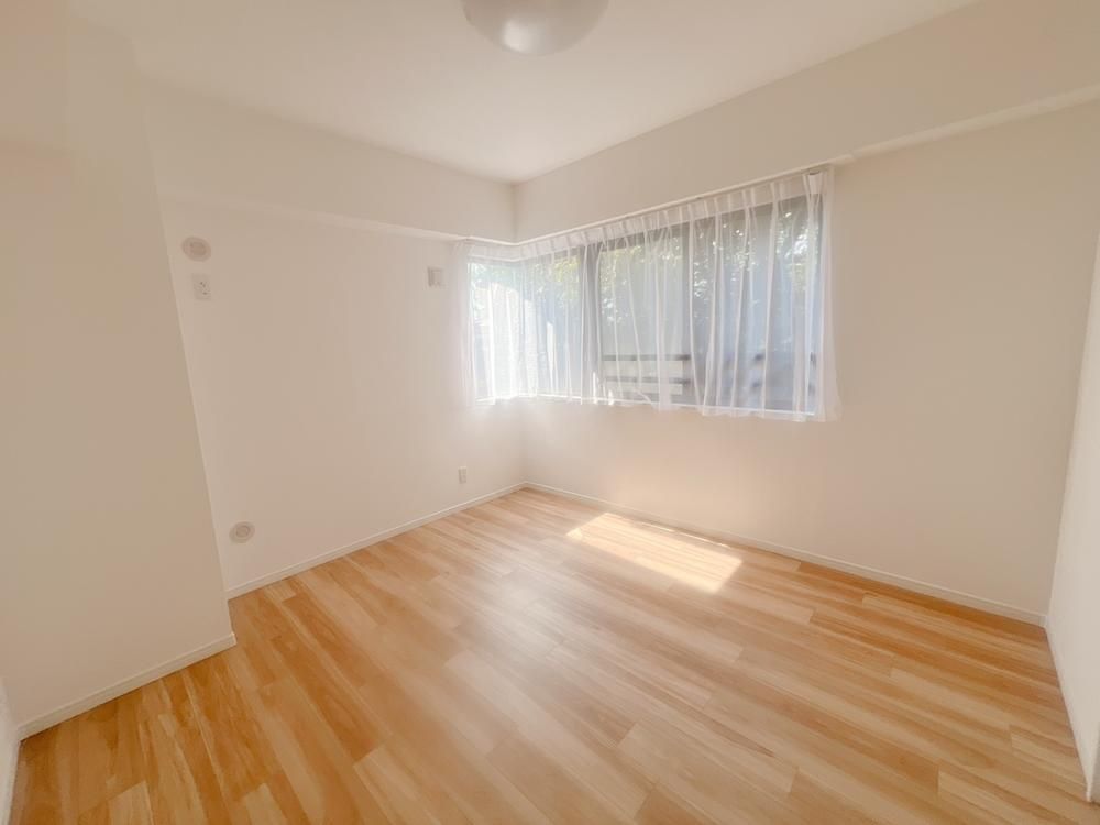 3LDK Renovated Apartment in Tsurumi, Yokohama - Thumbnail 3