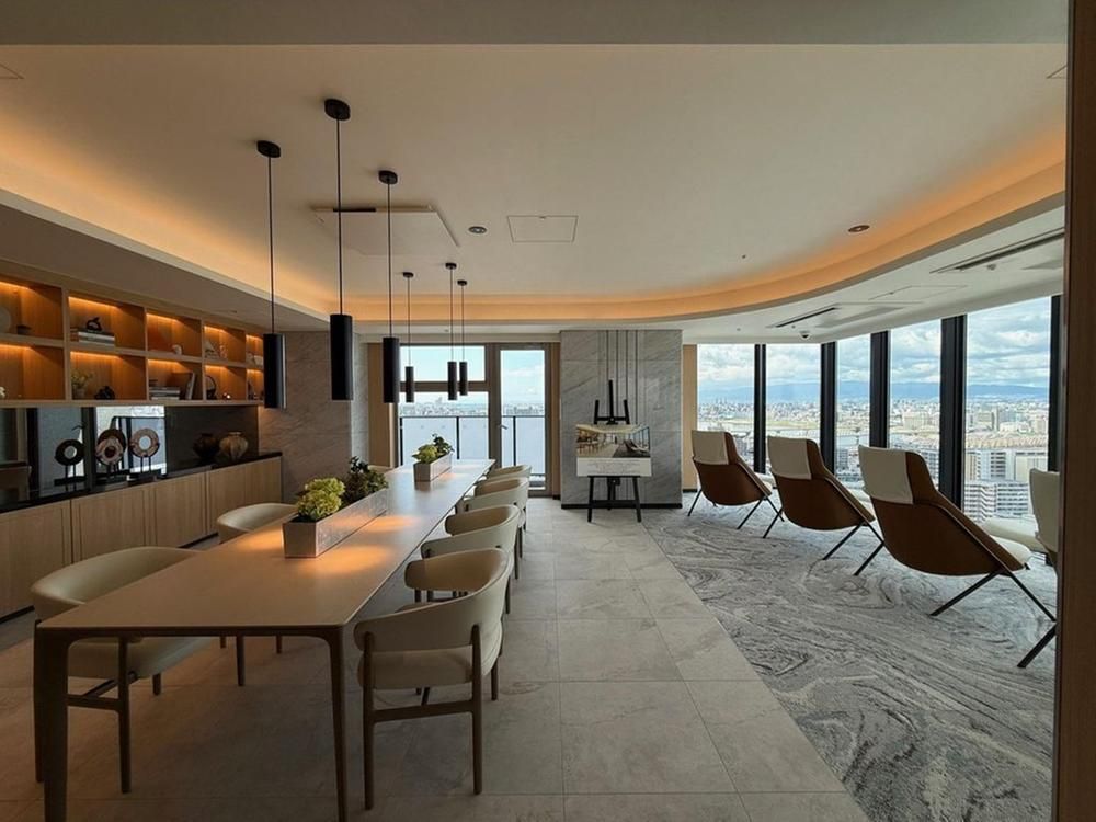 2LDK Apartment for Sale in Kita-ku, Osaka at The Park House Osaka Umeda Tower - Thumbnail 2