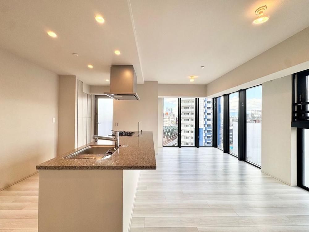 2LDK Apartment for Sale in Kita-ku, Osaka at The Park House Osaka Umeda Tower - Thumbnail 3