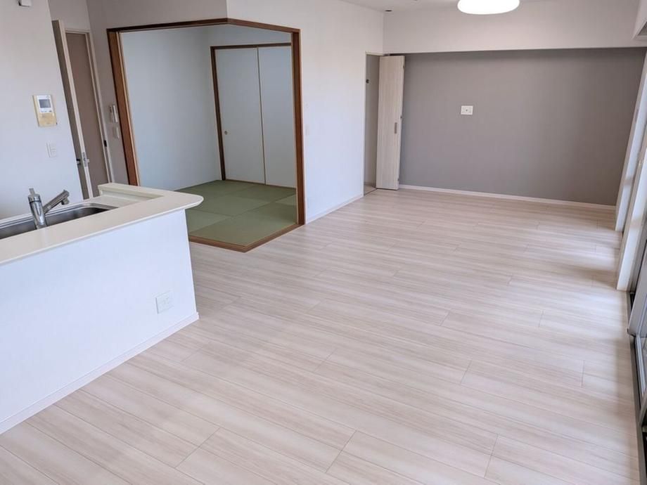 Renovated 3LDK Apartment for Sale in Tomigusuku, Okinawa - Thumbnail 4