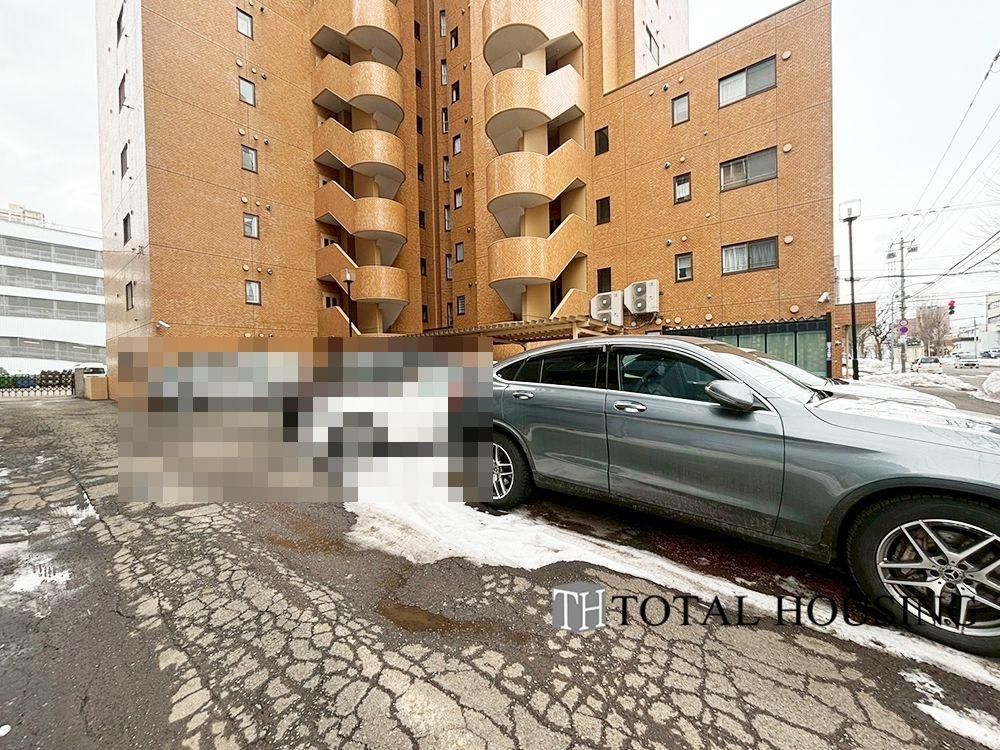 Renovated 3LDK Apartment for Sale in Central Sapporo, Hokkaido - Thumbnail 2